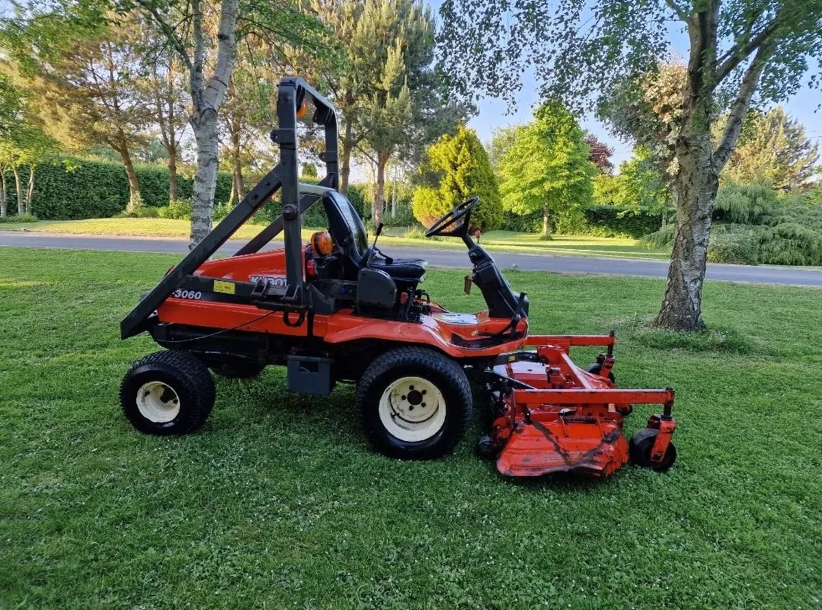 Kubota F3060 ride on mower lawnmower - Image 2