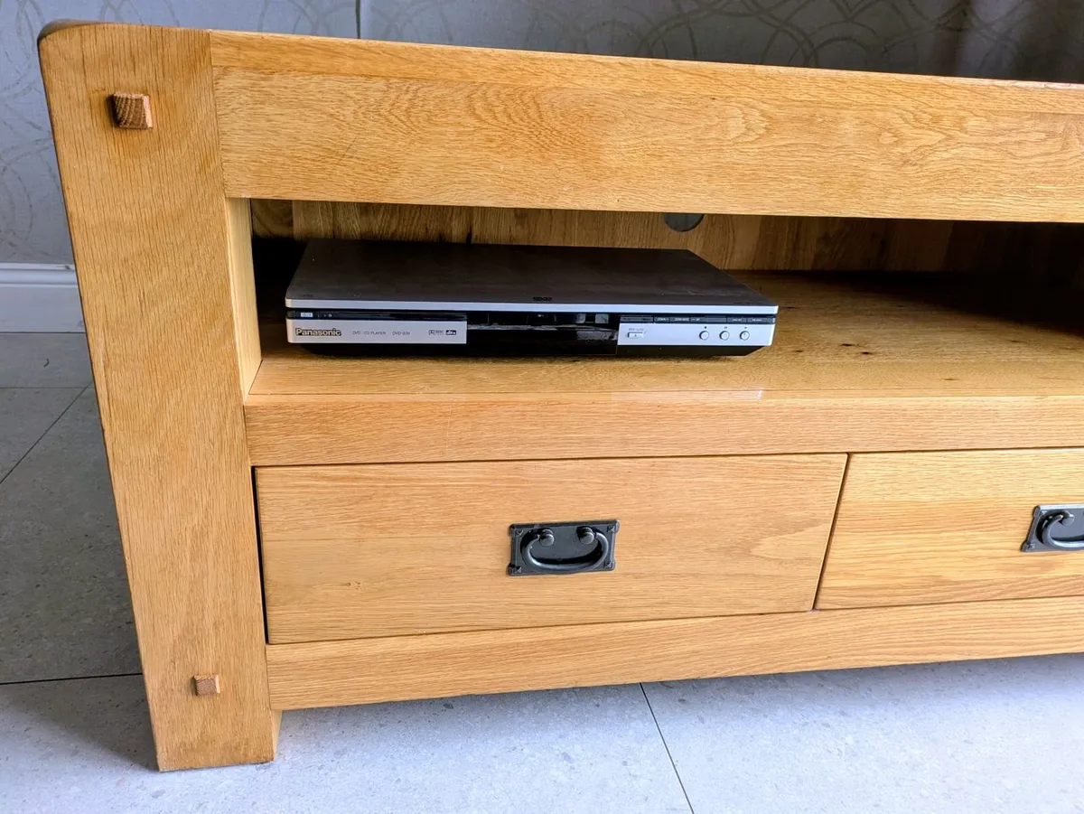 Solid oak bookcase and tv unit - Image 4