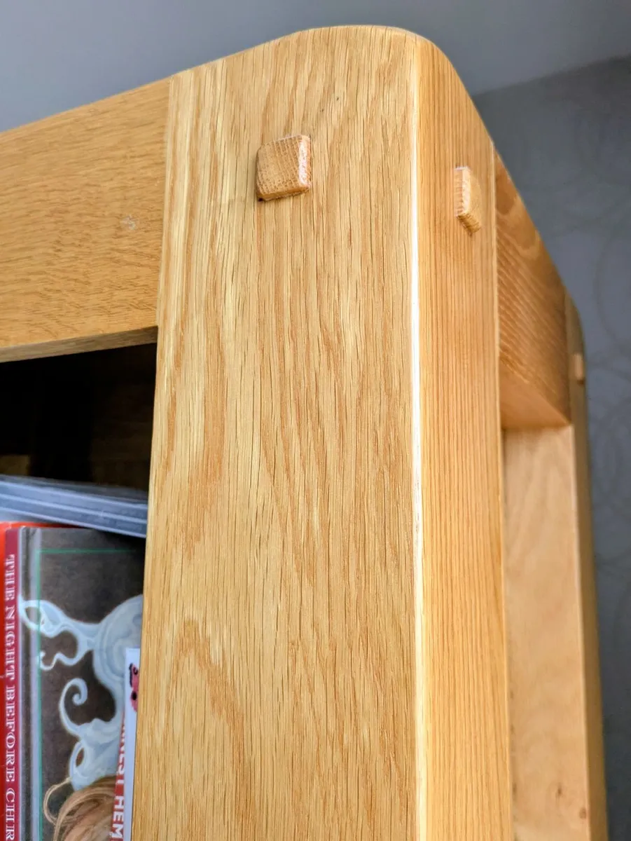 Solid oak bookcase and tv unit - Image 2