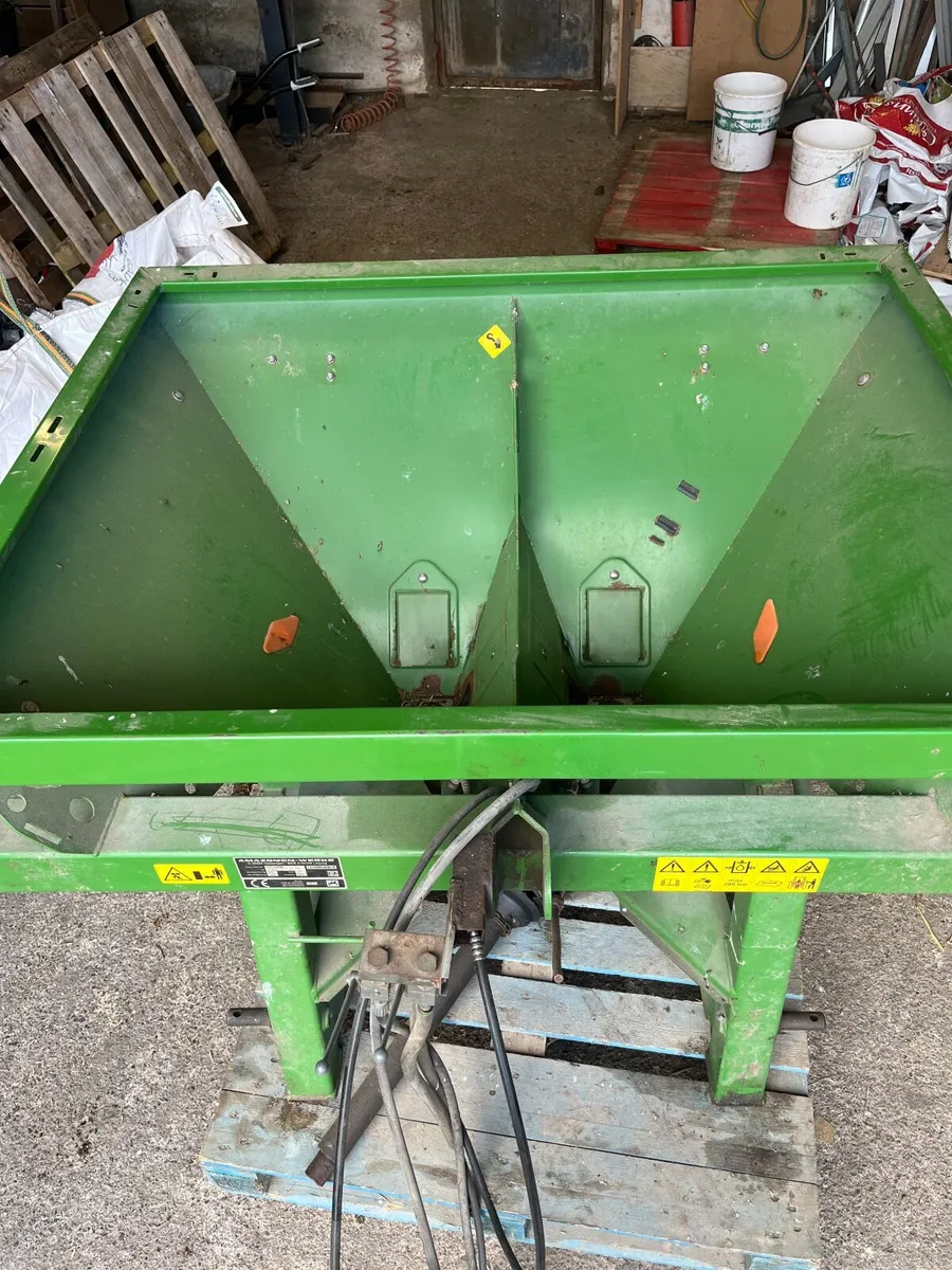 Fertiliser spreader - Image 2