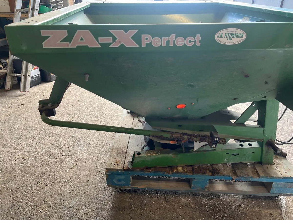 Fertiliser spreader - Image 3