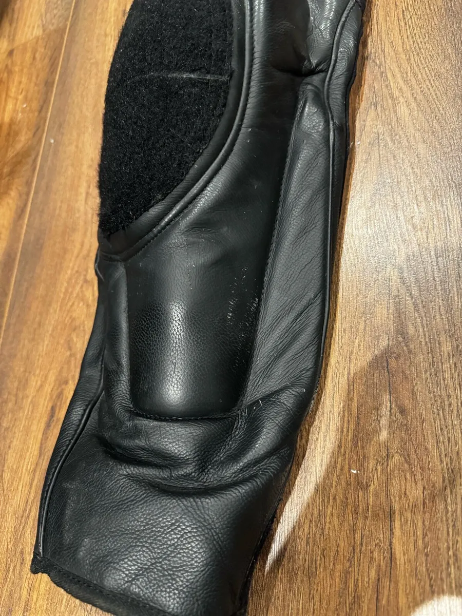 Dainese Avro two piece ladies leathers size 44 - Image 4