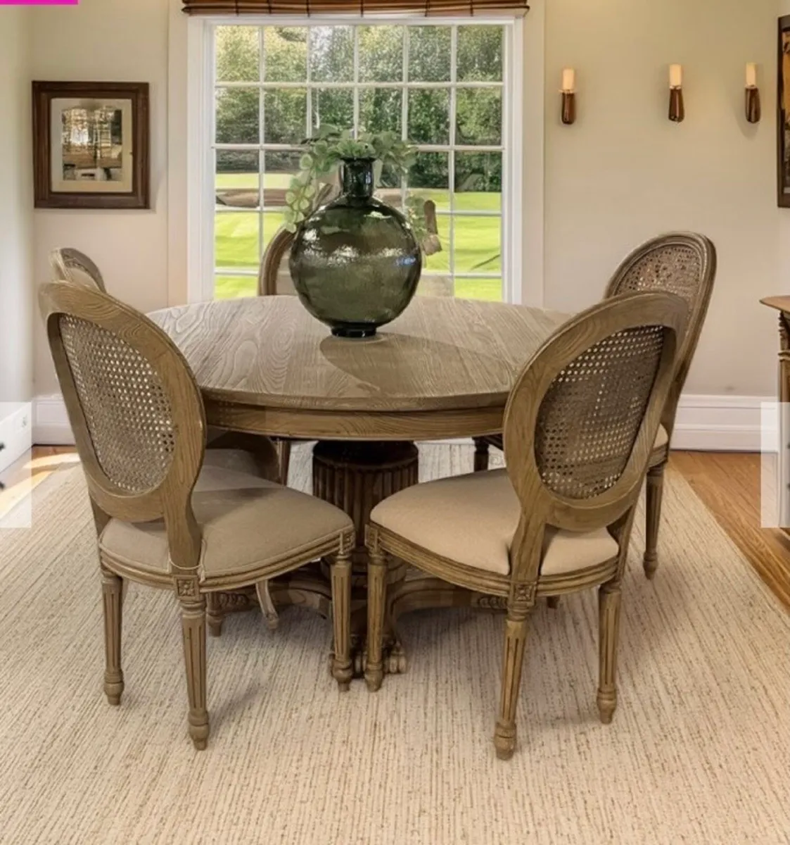 Round Table and Chairs - Image 1