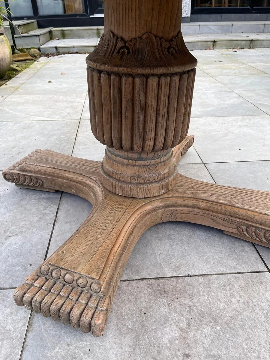 Round Table and Chairs - Image 3