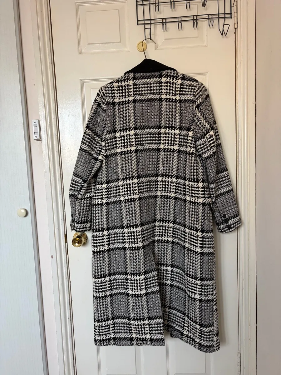 Black and White 90s Style Checkered Long Coat - Image 2