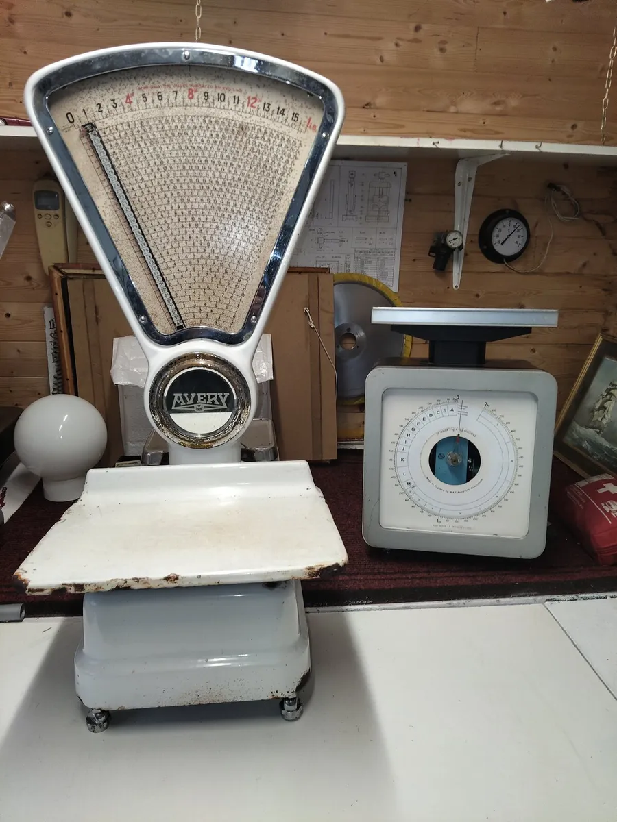 Vintage Avery shop scale, - Image 1