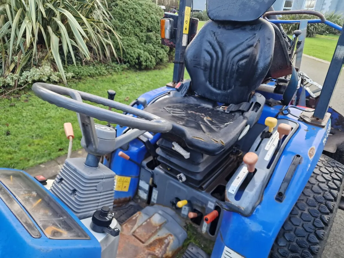 Iseki 34hp Compact Tractor with Backhoe Loader - Image 4