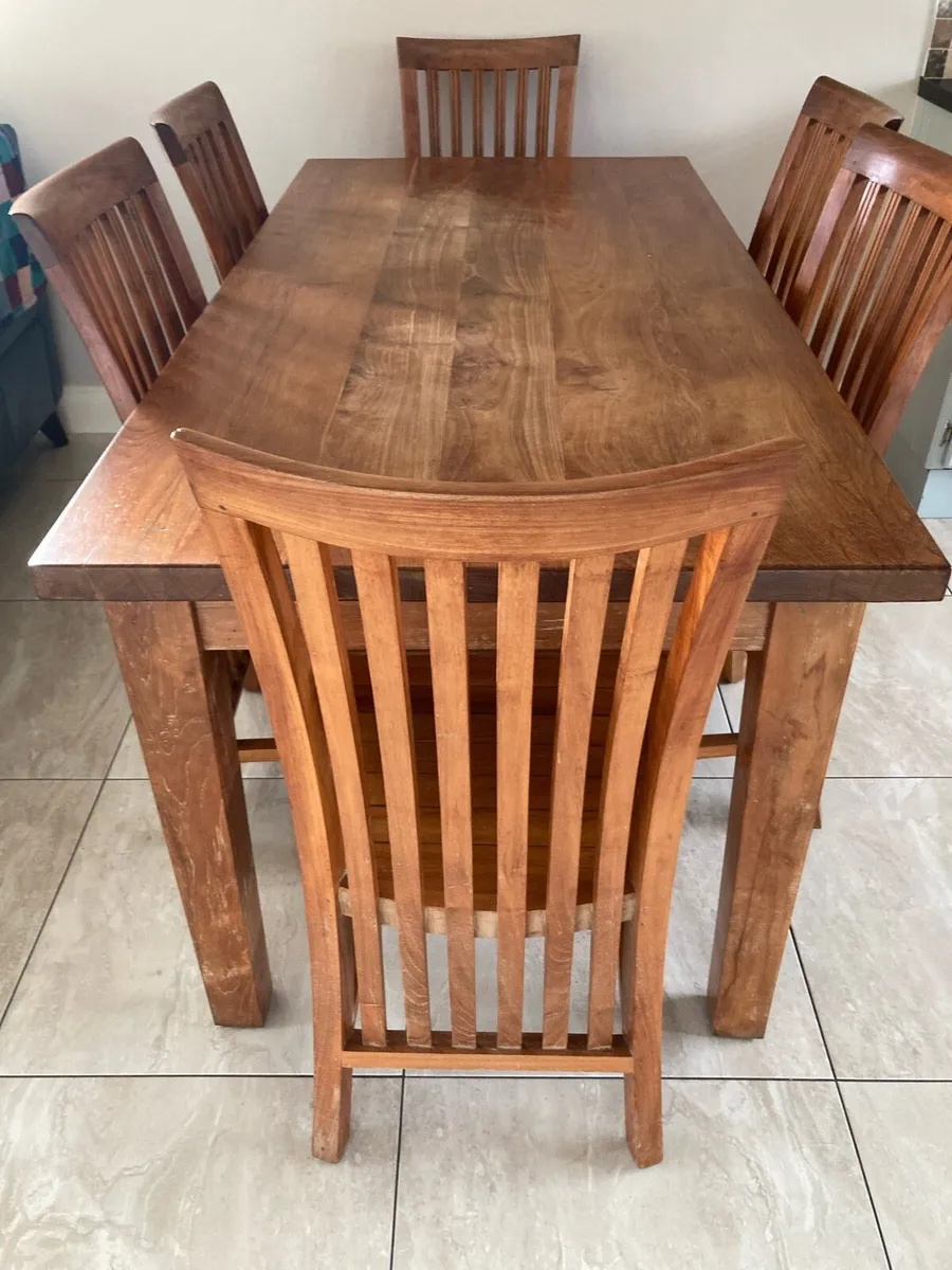 Kitchen table and chairs - Image 1
