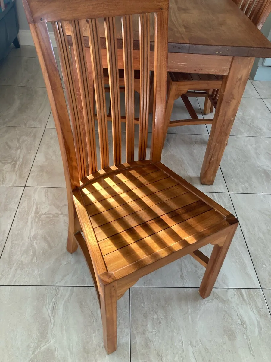 Kitchen table and chairs - Image 2