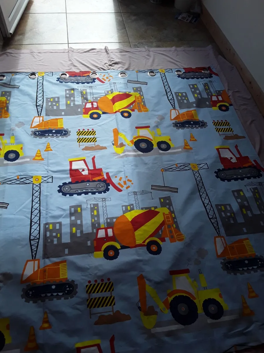 Lovely brand new drapes suitable for a boys room - Image 3