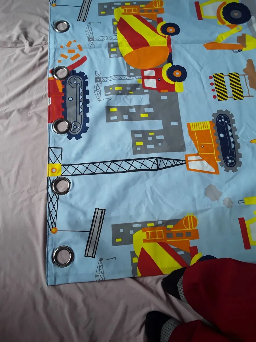 Lovely brand new drapes suitable for a boys room - Image 1