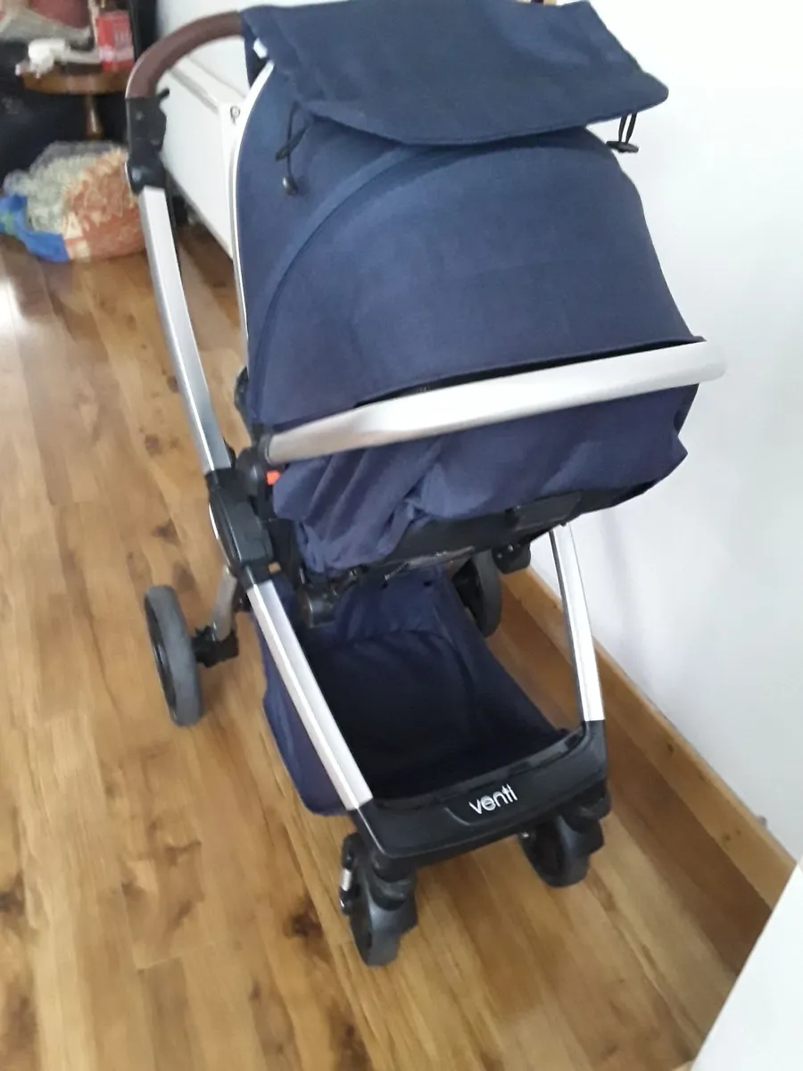 Lovely new condition vinti  two and one buggie - Image 4