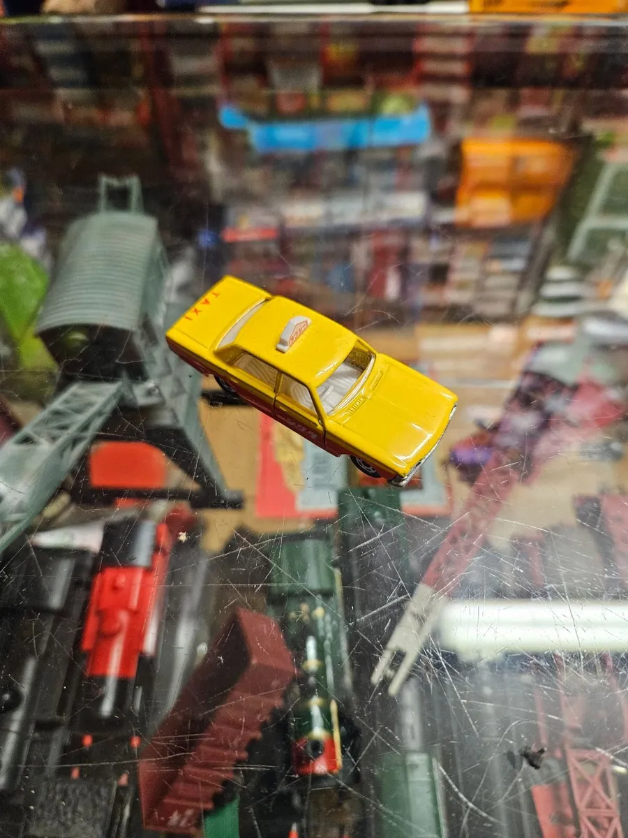 Matchbox Tomica Toyota Crown Taxi - Image 1