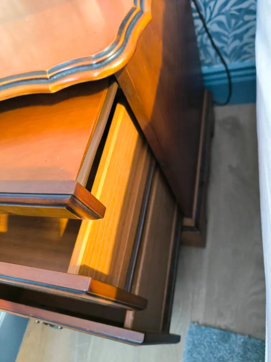 Rossmore wardrobe and locker - Image 4