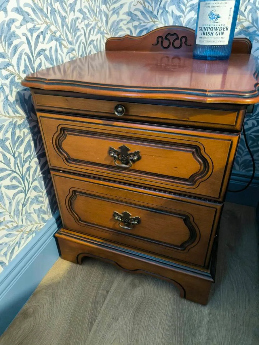 Rossmore wardrobe and locker - Image 1