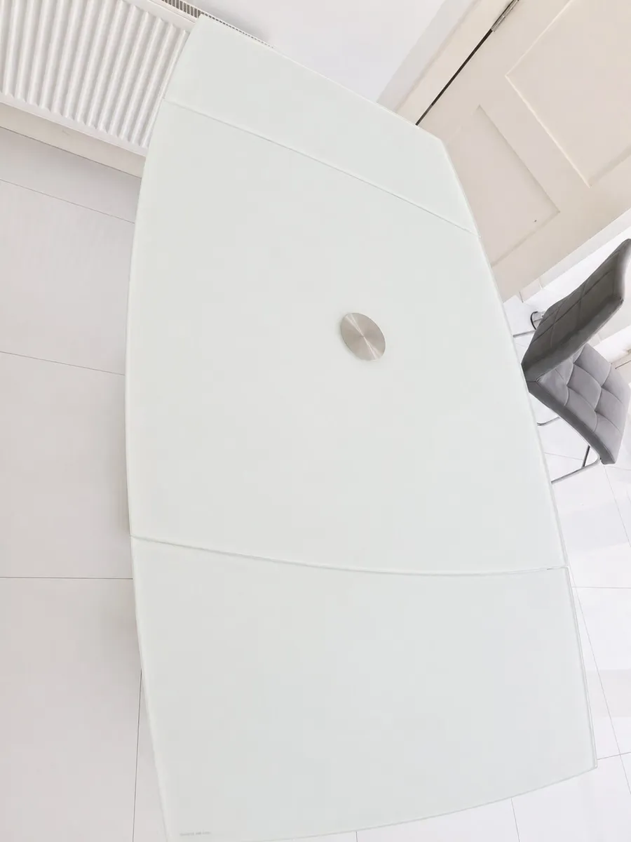 Extending Dining Table seats 4 to 6 people - Image 4