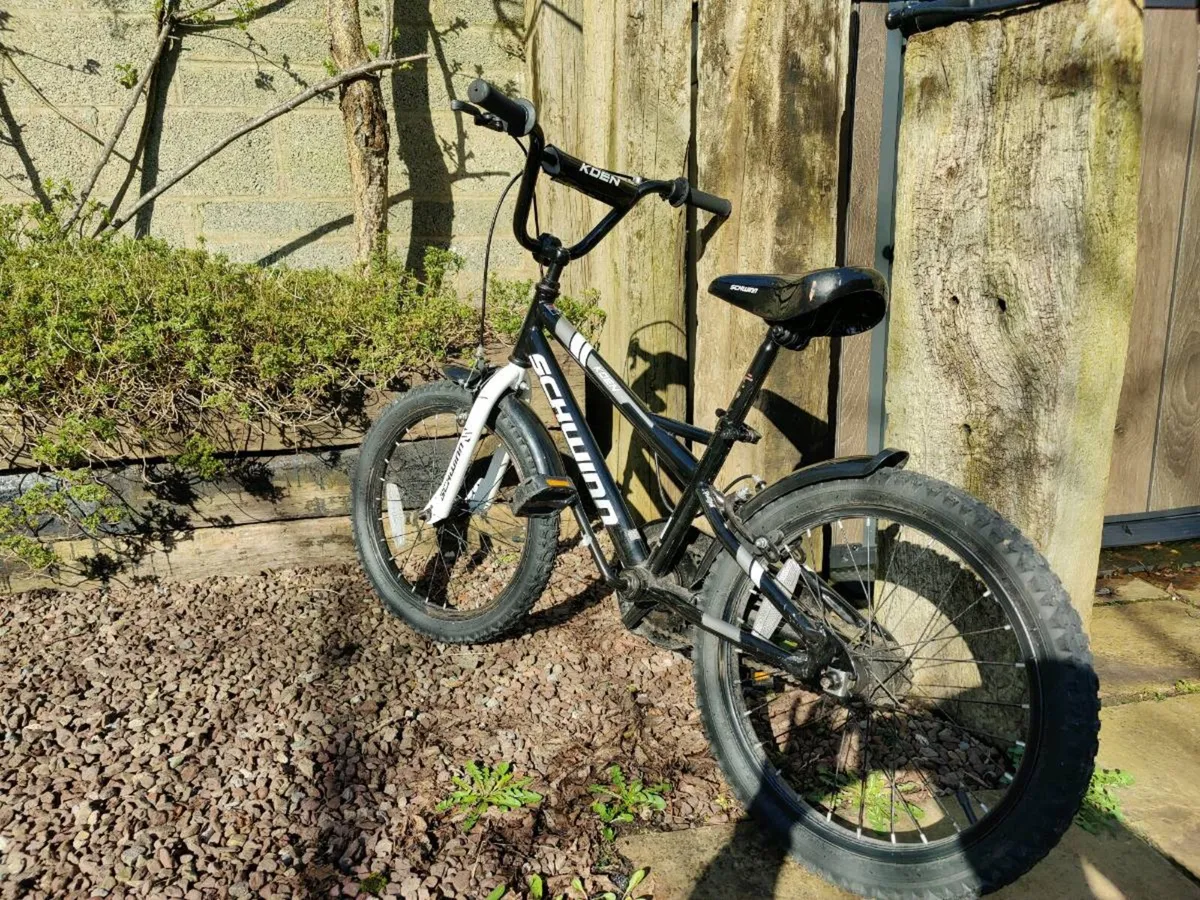 Kids bike 18 inch wheels, ages 6-8 - Image 1