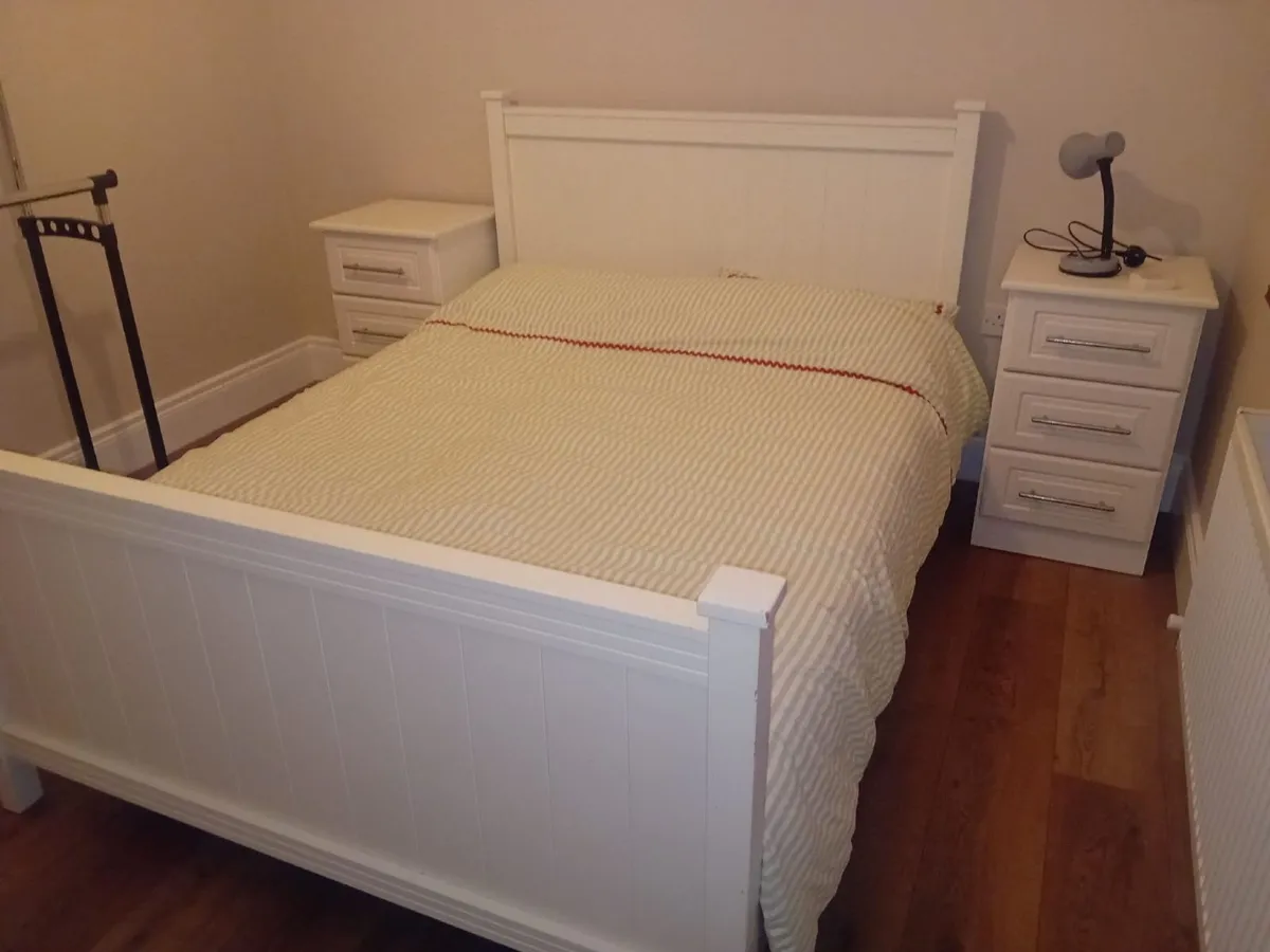 Double bed and lockers - Image 1