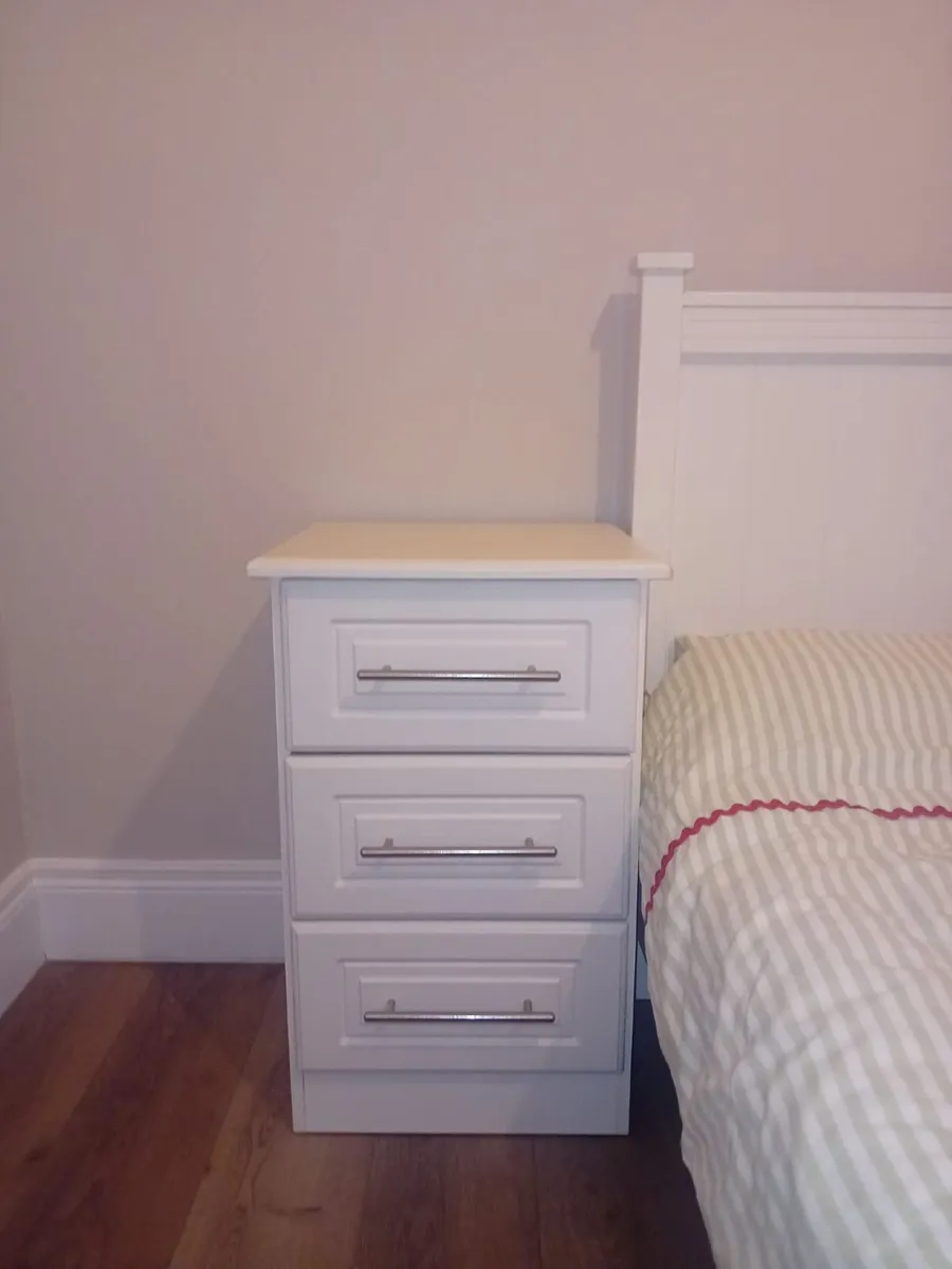 Double bed and lockers - Image 2