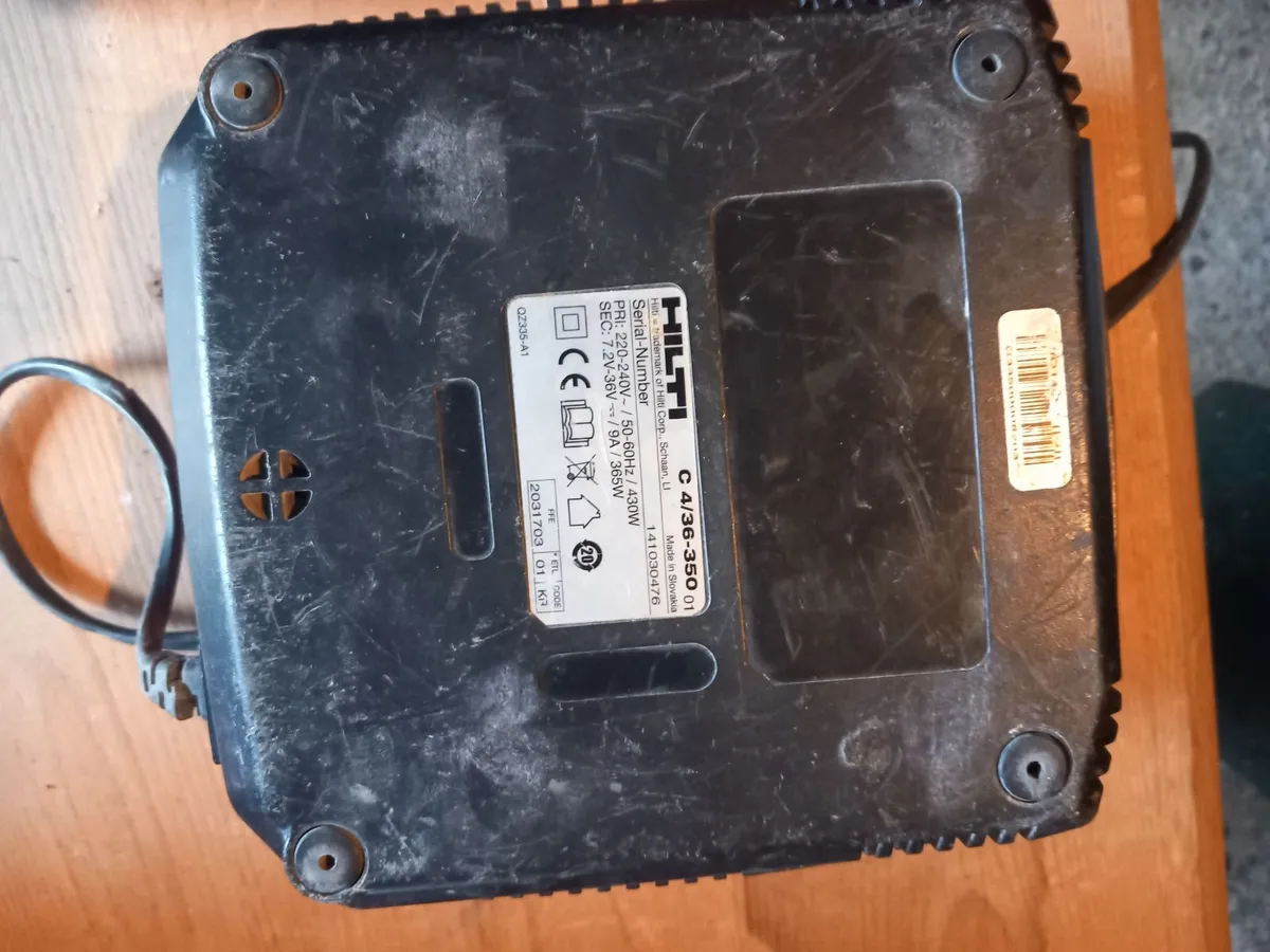 2x Hilti 36v 5.2amp Li-ion + charger - Image 4