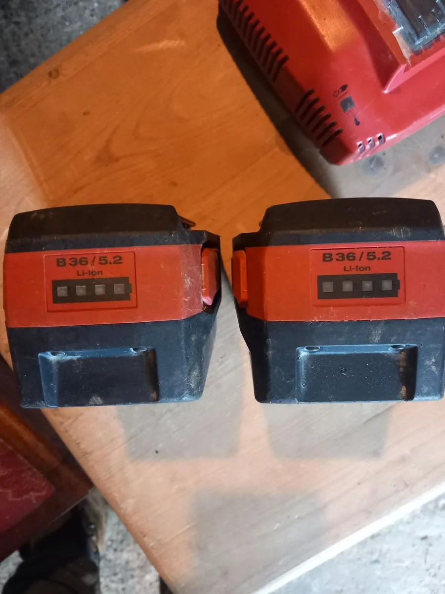 2x Hilti 36v 5.2amp Li-ion + charger - Image 2