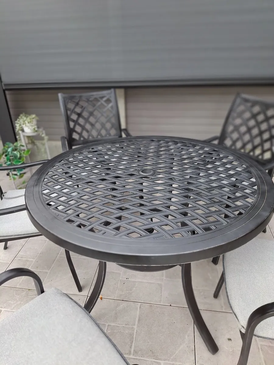 5 seater Cast Aluminium table & chairs parasol - Image 4