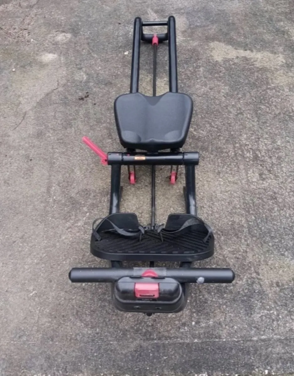 Rowing machine - Image 1