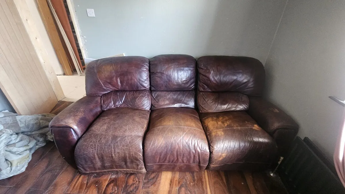 Leather couches - Image 1