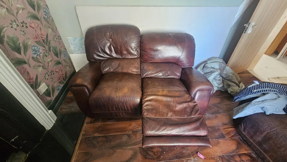 Leather couches - Image 2
