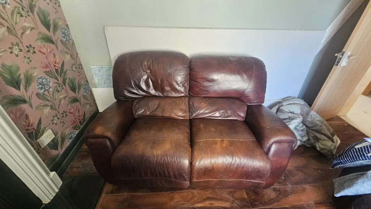 Leather couches - Image 3