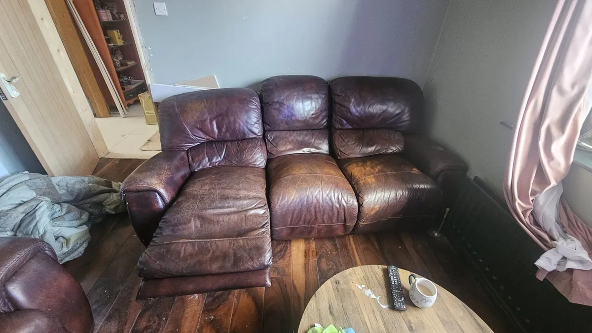 Leather couches - Image 4