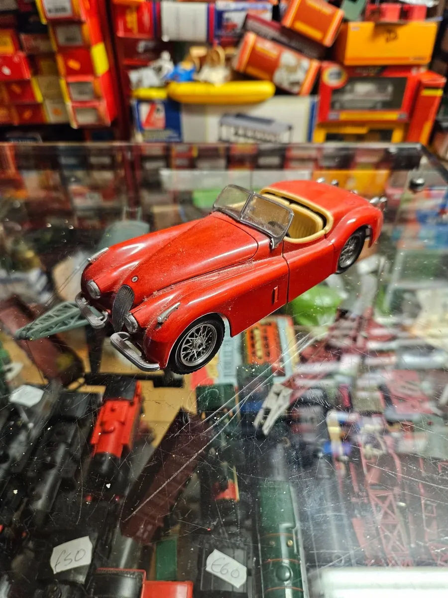 Corgi Burago Jaguar XK140 1.24 - Image 1