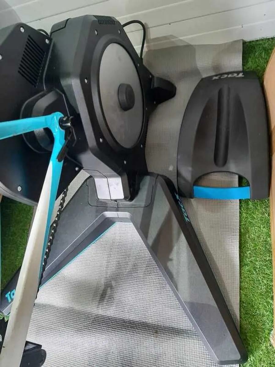 Tacx Flux 2 Direct Drive Smart Trainer - Image 4