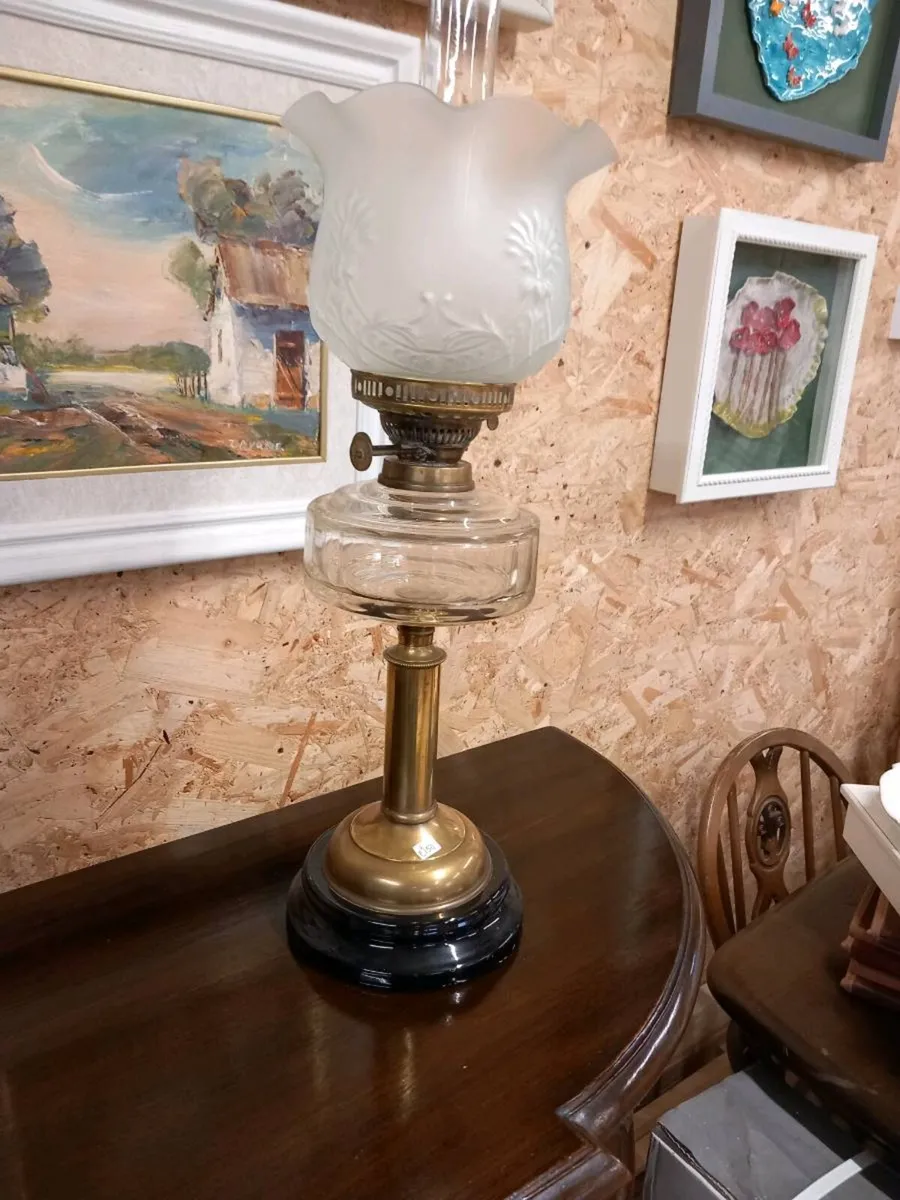 Antique oil lamp - Image 2