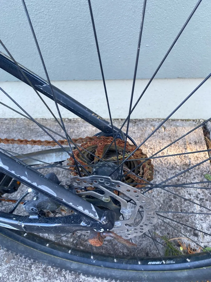 Black hardtail mountain bike - Image 3