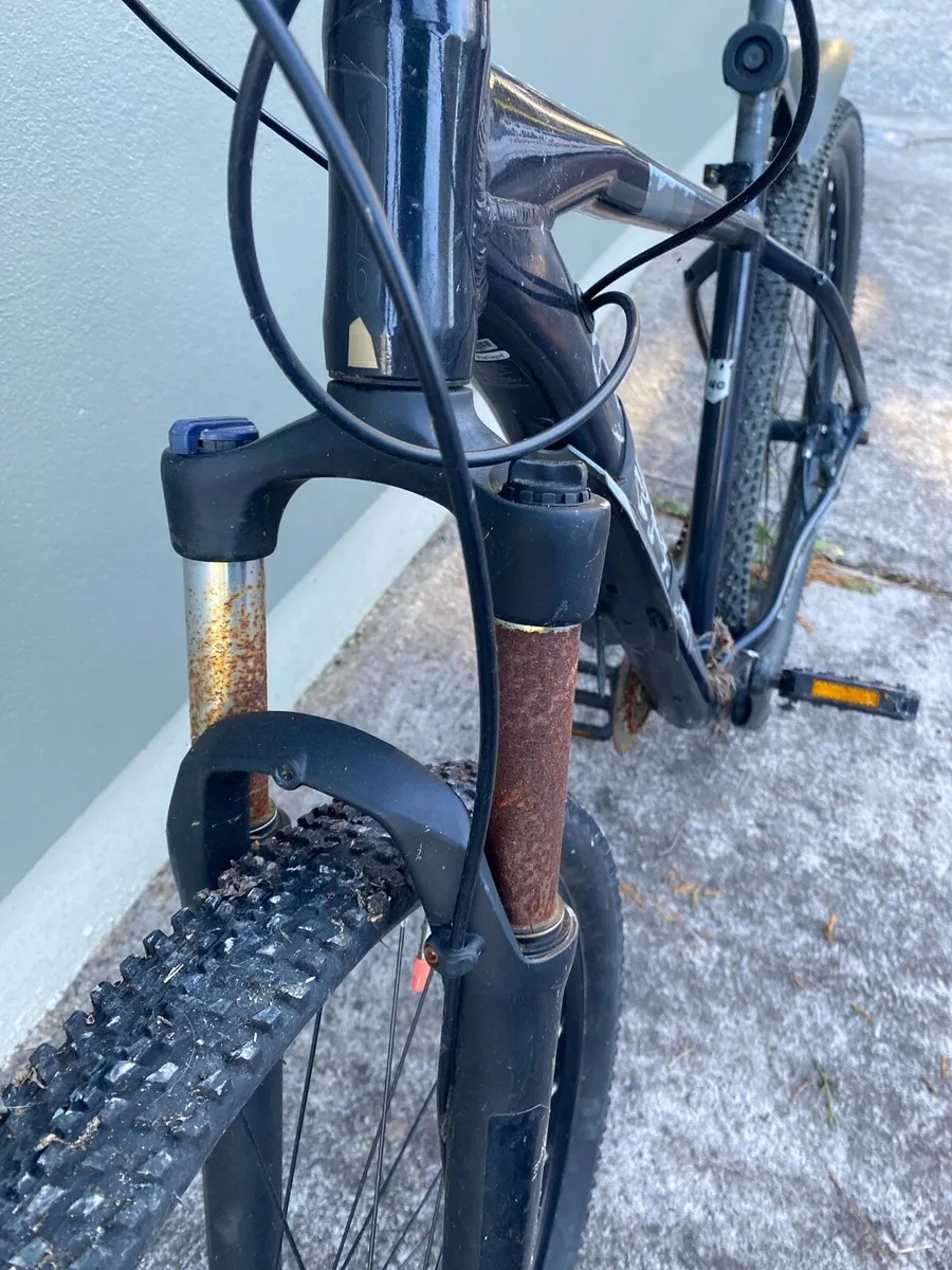 Black hardtail mountain bike - Image 4