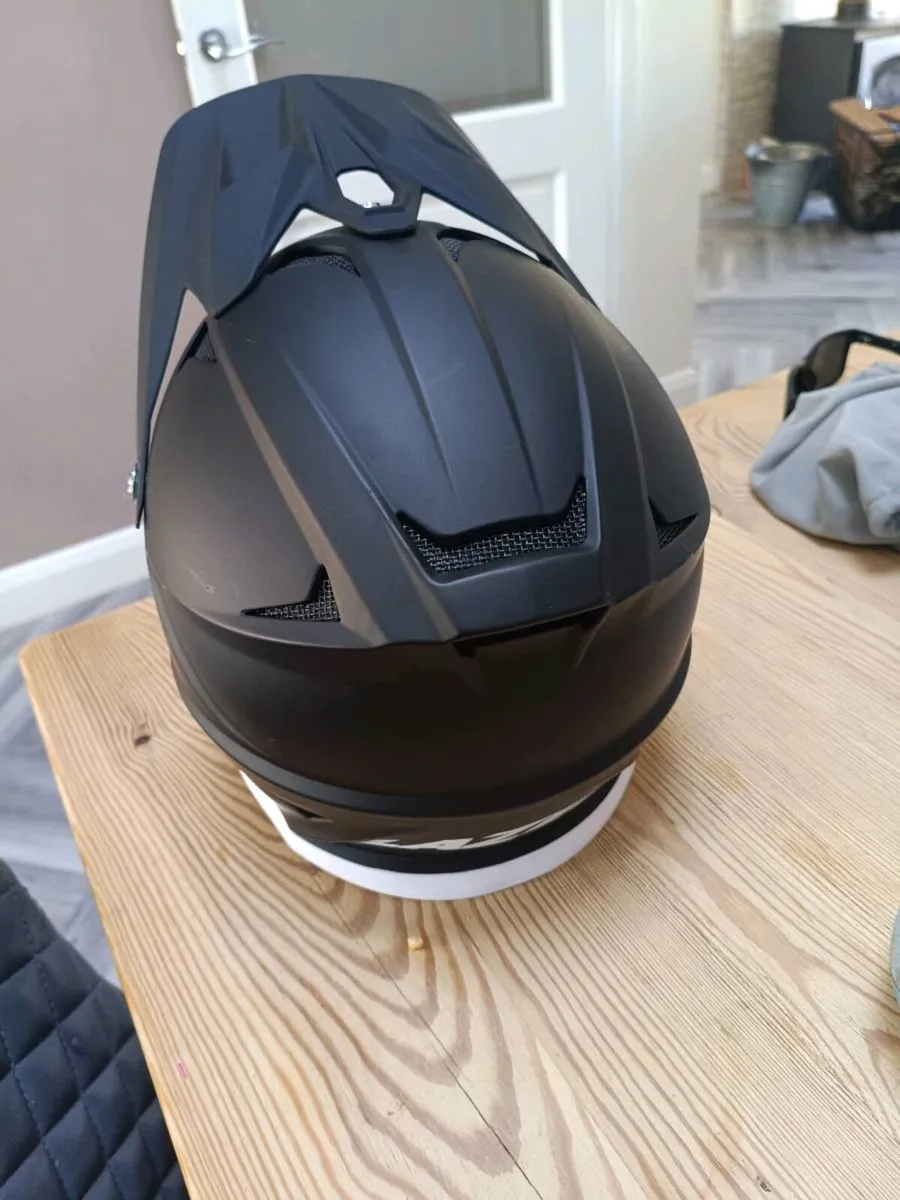 Lazer full face helmet - Image 2