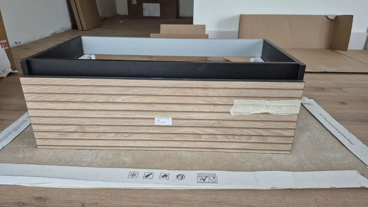 3 Piece Bathroom Units with Oak Wood Effect - Image 4