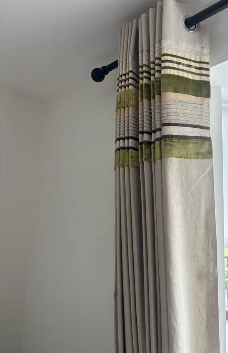 Curtains, cushions & matching accessories - Image 2
