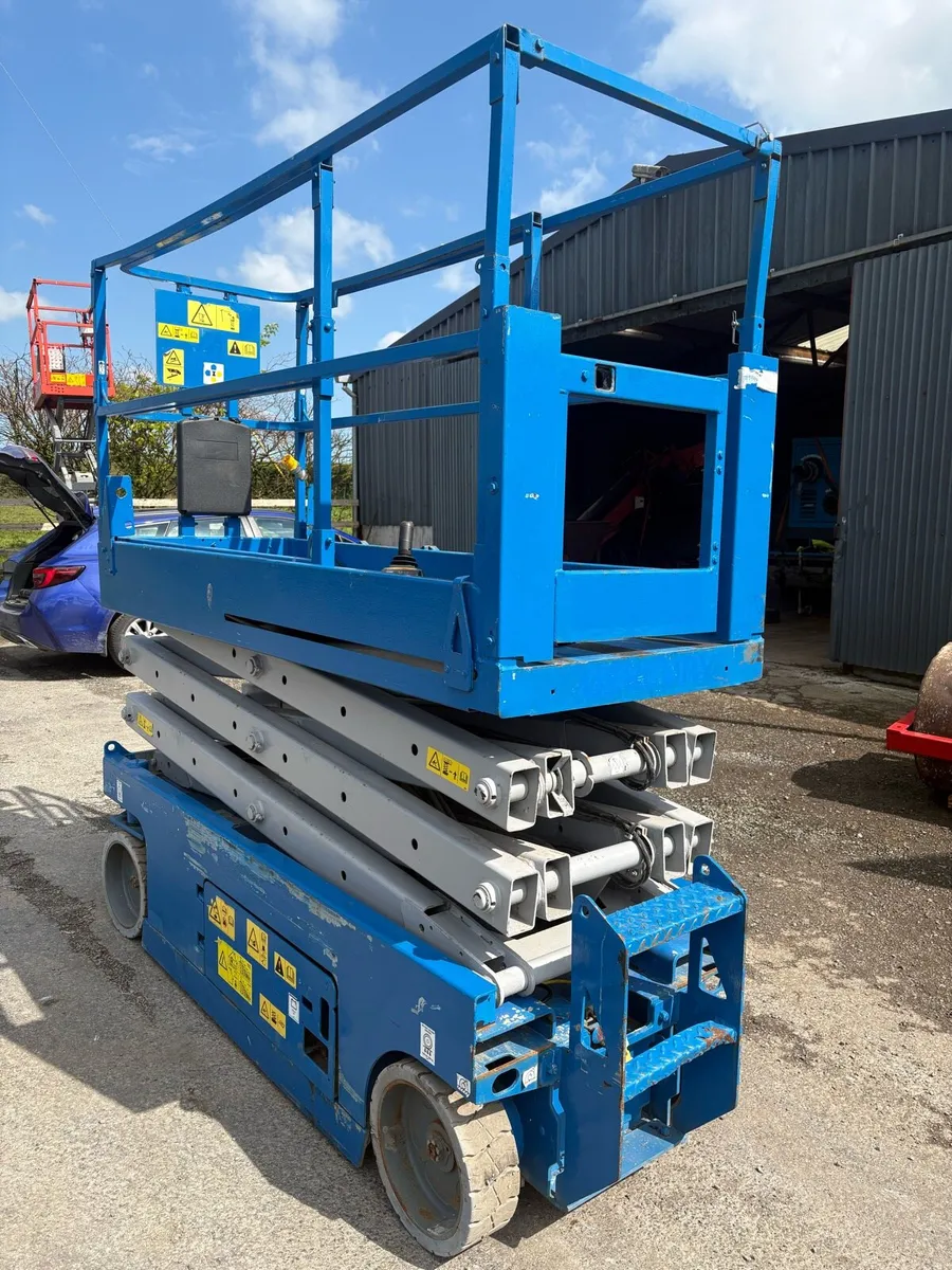 Genie Scissor Lift 2032 - Image 1