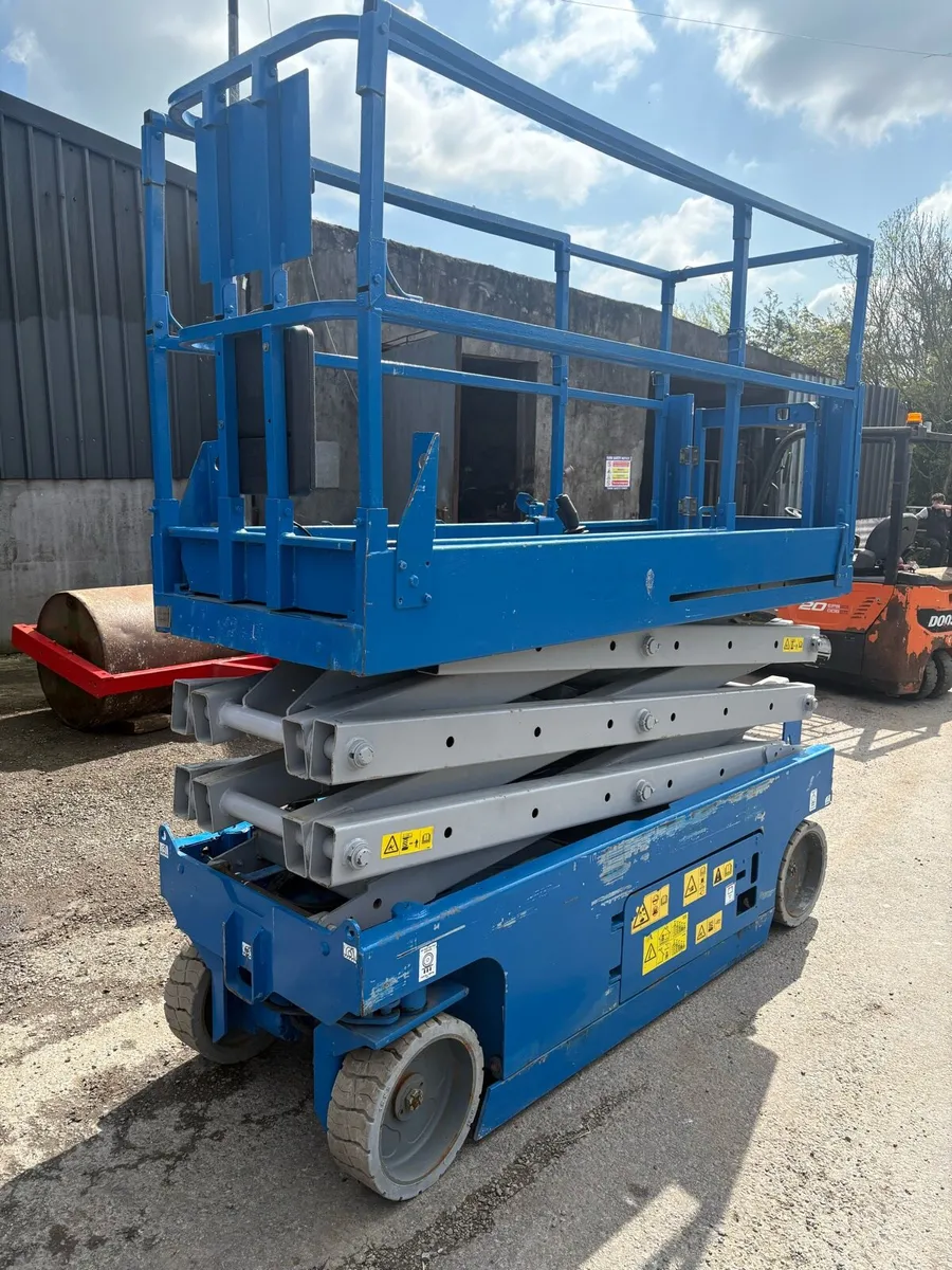 Genie Scissor Lift 2032 - Image 2