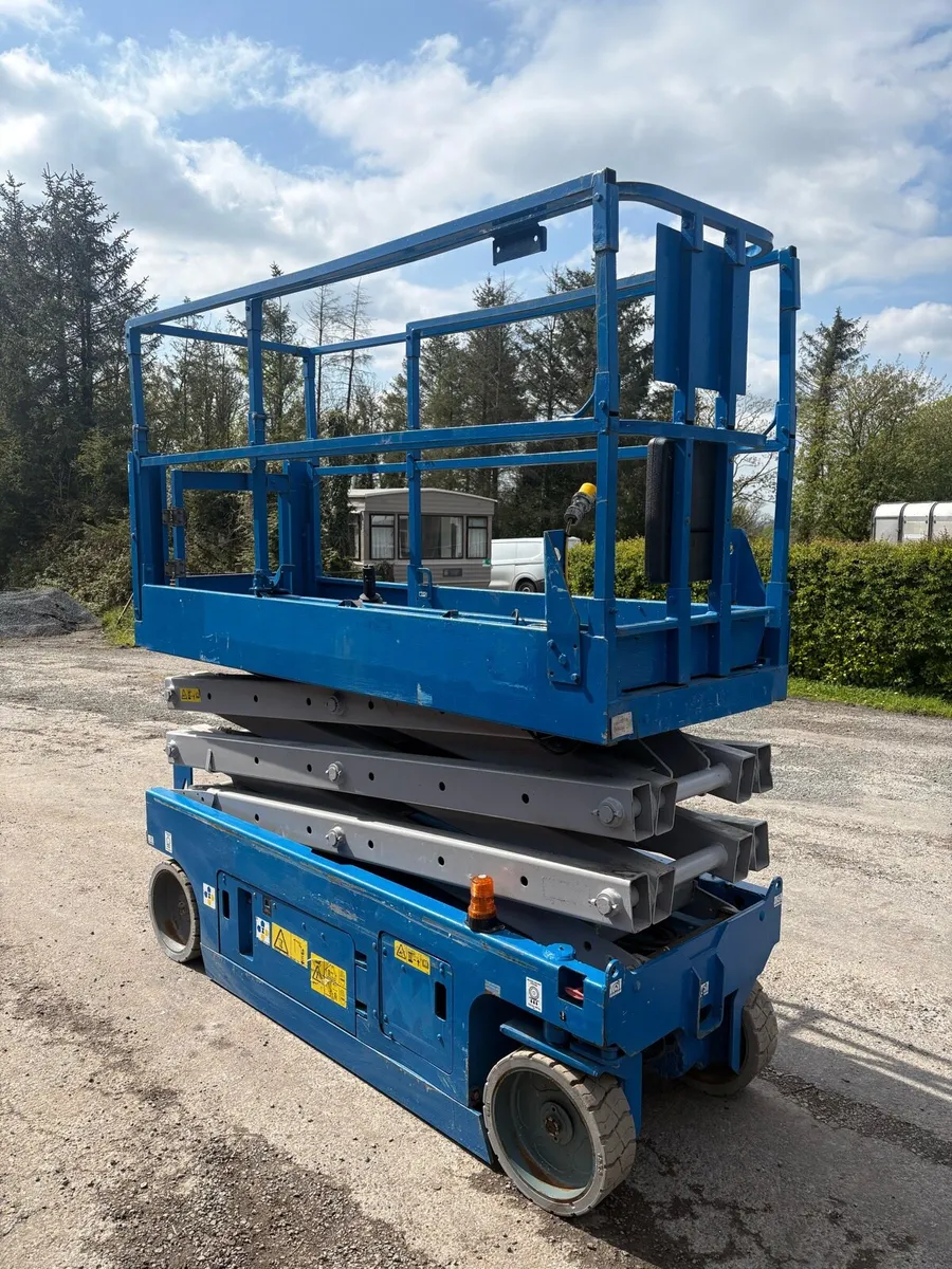 Genie Scissor Lift 2032 - Image 3