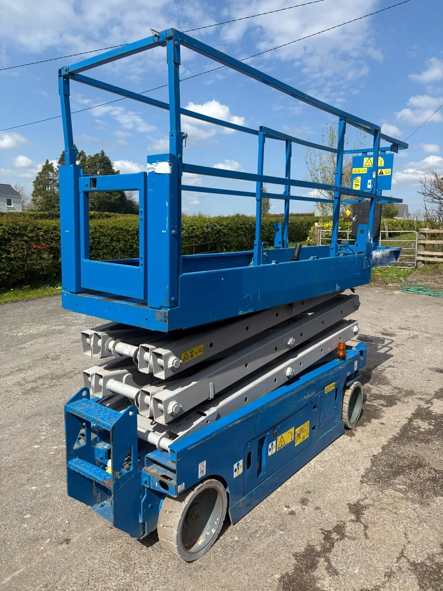 Genie Scissor Lift 2032 - Image 4