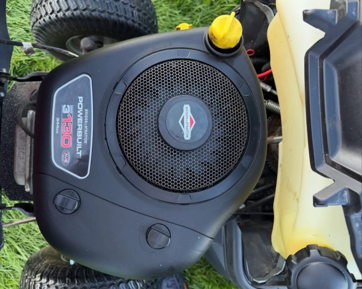 Castlegarden lawnmower as new - Image 4