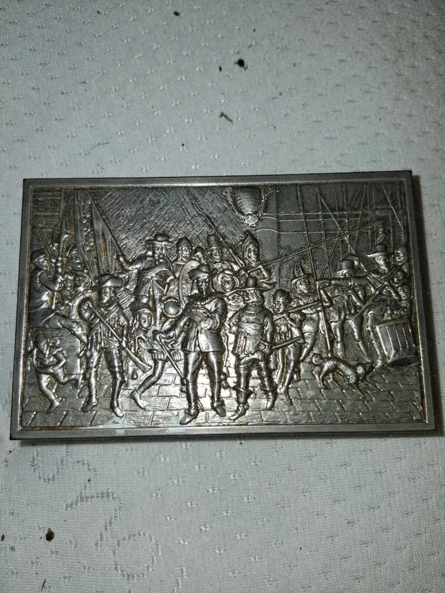 Vintage embossed metal box / lighter - Image 1