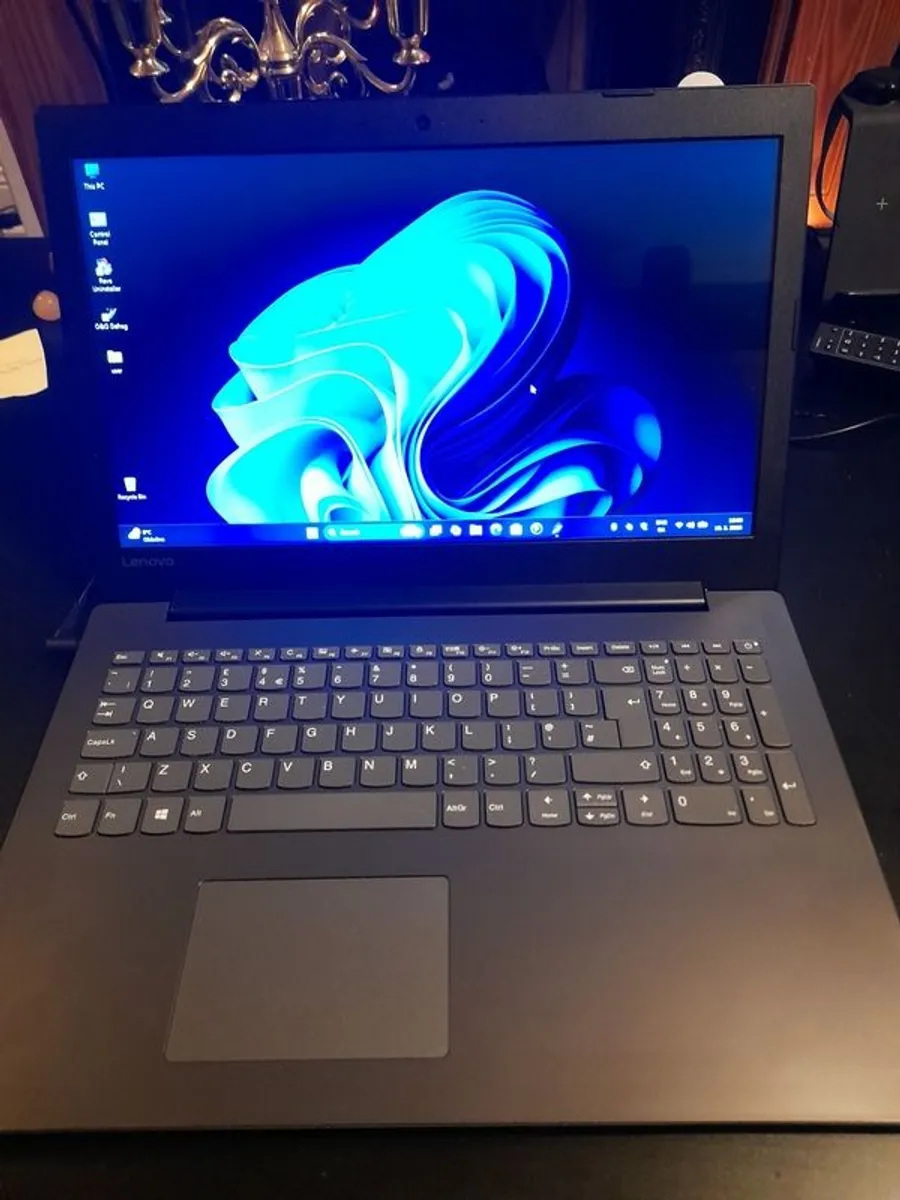 loptop Lenovo 330 - Image 2