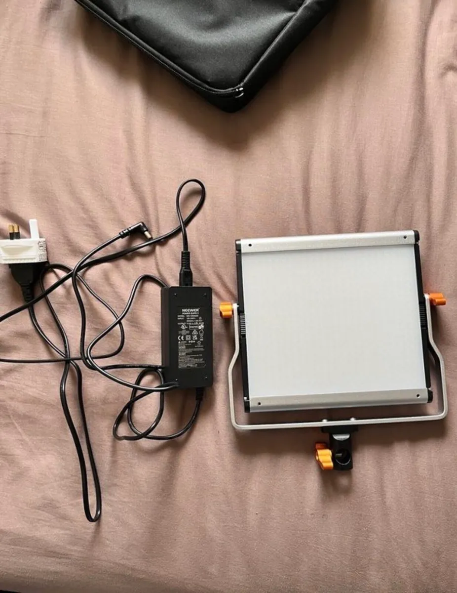 Neewer Led light - Image 1