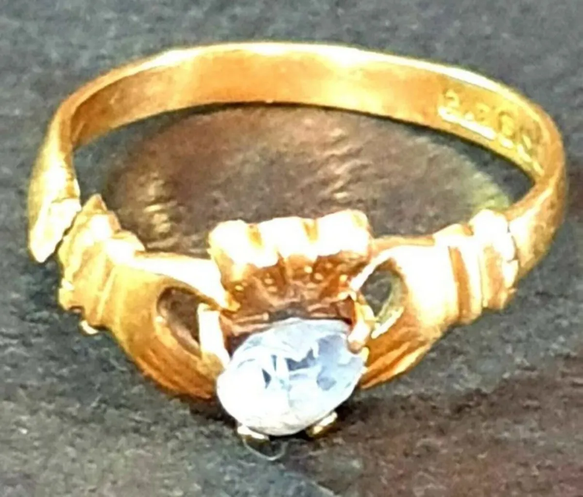 Vintage 9ct Gold Aquamarine Claddagh Ring - Image 3