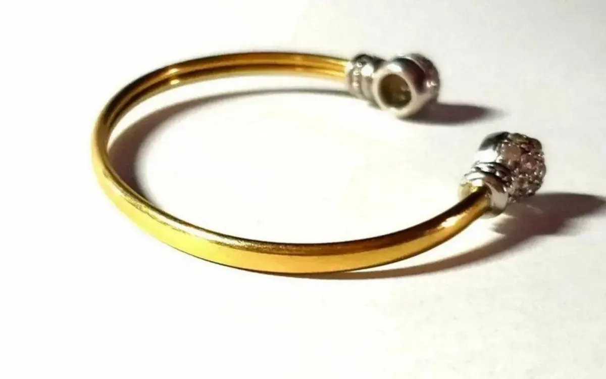 Vintage Gemset Childs 9ct Gold Torc Bangle - Image 4