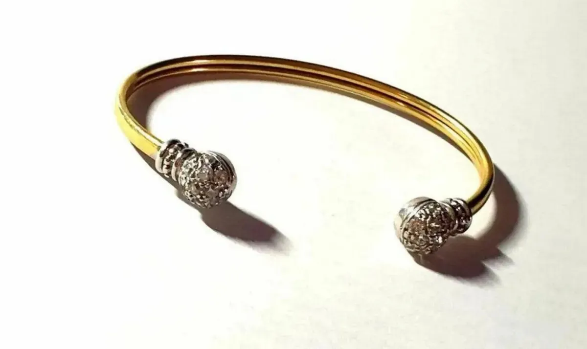 Vintage Gemset Childs 9ct Gold Torc Bangle - Image 2